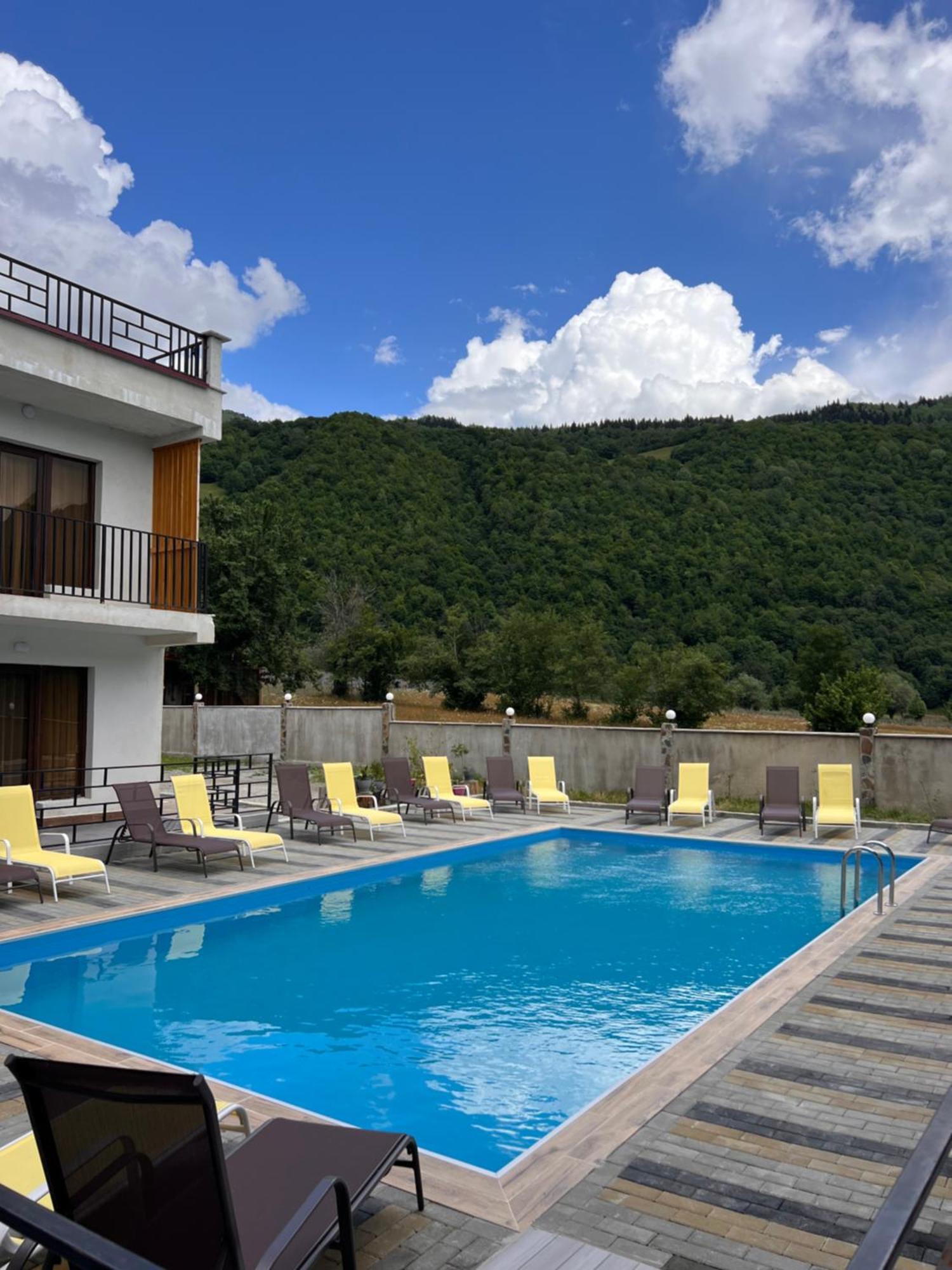 Anne'S Hotel In Mestia Bagian luar foto