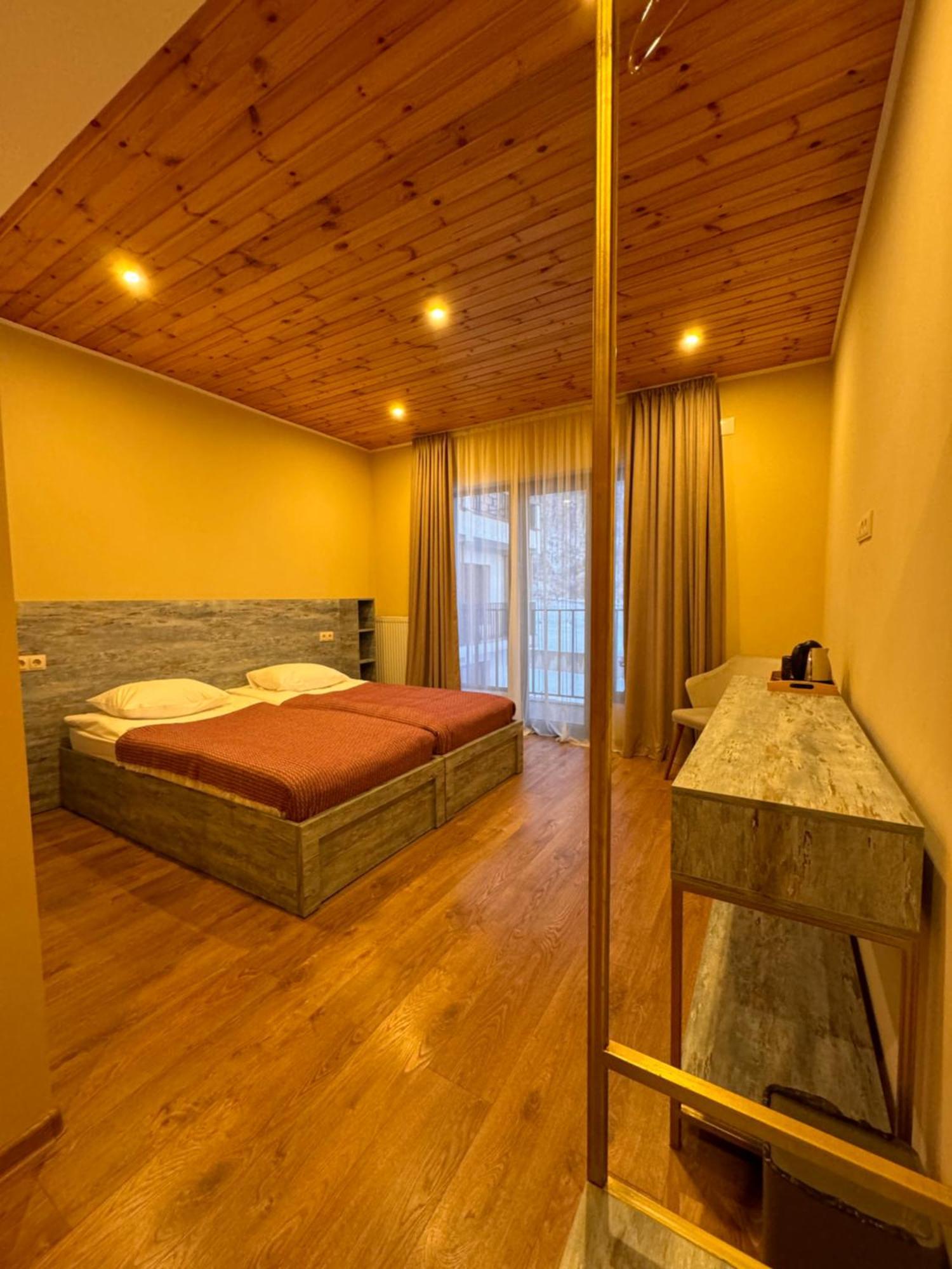 Anne'S Hotel In Mestia Bagian luar foto