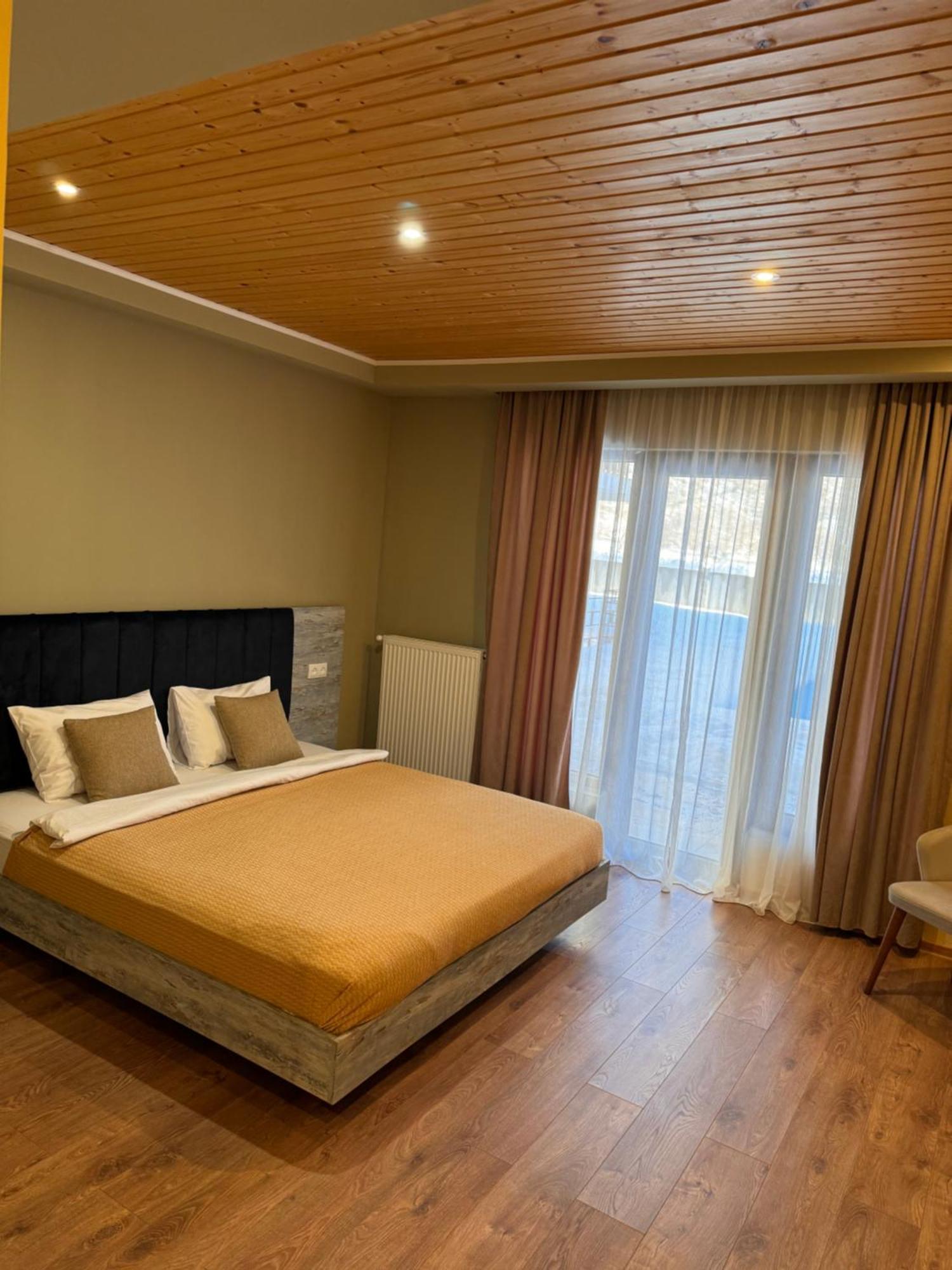 Anne'S Hotel In Mestia Bagian luar foto